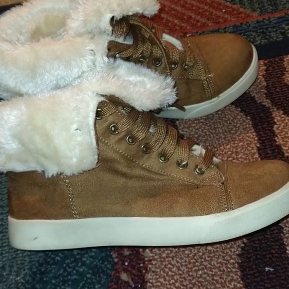 Tan Airwalk Boots - Picture 3 of 6